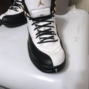 Color-black,white,gold